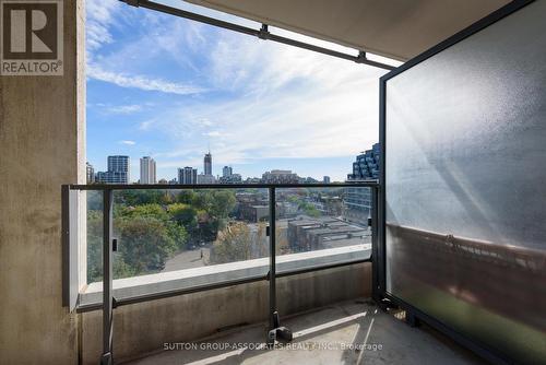 832 - 8 Hillsdale Avenue, Toronto, ON 