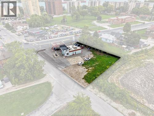 3511 Wyandotte, Windsor, ON 