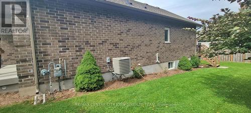 11 - 1 Vineden Drive, Central Elgin (Lynhurst), ON 