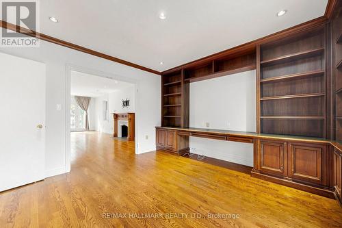 Familyroom with built in built in Shelves - 40 Donino Avenue, Toronto, ON 
