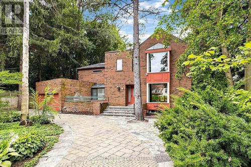 Home framed by mature trees on prestigious area - 40 Donino Avenue, Toronto, ON 