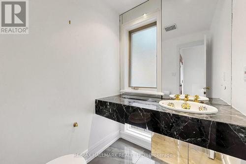Conveniently located 2-piece powder room - 40 Donino Avenue, Toronto, ON 