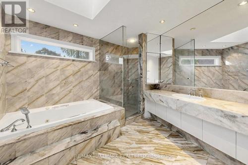 Main bathroom with soaker top - 40 Donino Avenue, Toronto, ON 
