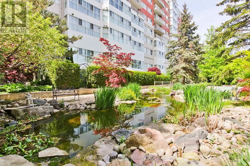 524 - 18 Concorde Place, Toronto, ON 