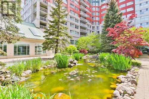 524 - 18 Concorde Place, Toronto, ON 
