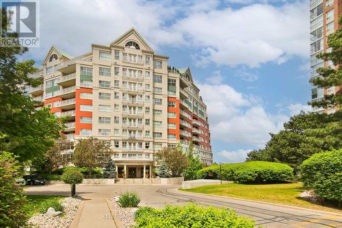 524 - 18 Concorde Place, Toronto, ON 