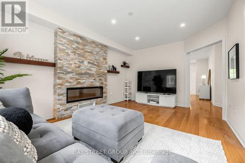 37 Mynden Way, Newmarket, ON 