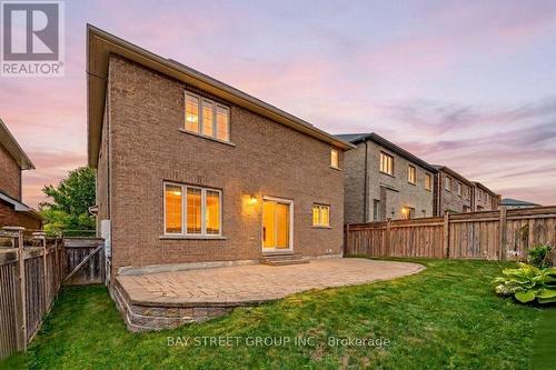 37 Mynden Way, Newmarket, ON 