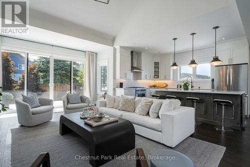 Open floor plan living and kitchen rooms - 154 Brooker Boulevard, Blue Mountains, ON 
