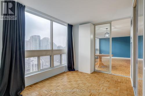 1804 - 5 Kenneth Avenue, Toronto, ON 