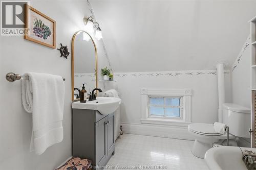 136 King Street South, Highgate, ON 