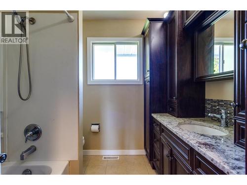 Main Bath - 4781 Old Vernon Road, Kelowna, BC 