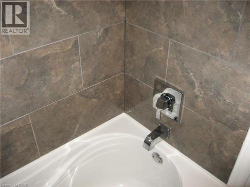 Main bathroom - 124 Avalon Place, Kitchener, ON 