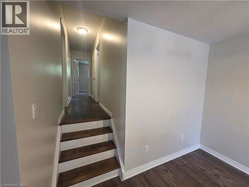 881 LAWRENCE Road Unit# Upper Level , Hamilton, Ontario L8K 2A4 5