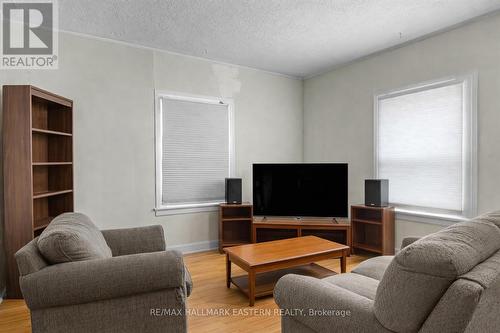 15 Albert Street, Selwyn, ON 