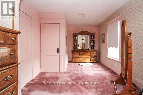 PRIMARY BEDROOM COULD BE PUT BACK TO 2 BEDROOMS - 523 Armour Road, Peterborough (Ashburnham Ward 4), ON 