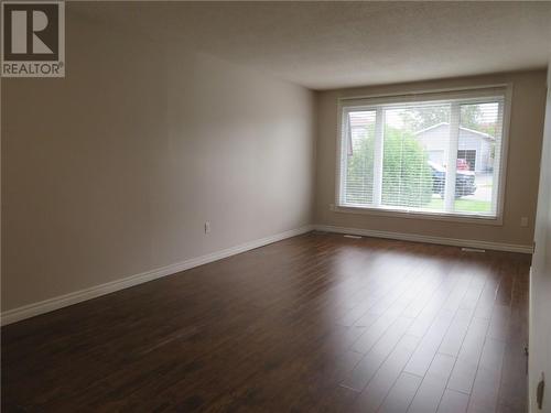 880 Woodbine Avenue, Sudbury, ON 