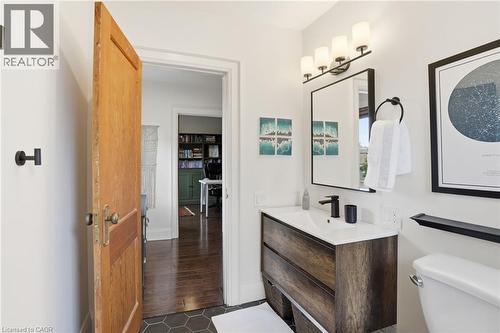 17 Tuxedo Avenue S, Hamilton, ON 