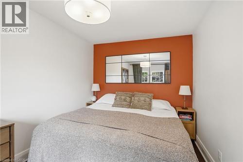 17 Tuxedo Avenue S, Hamilton, ON 