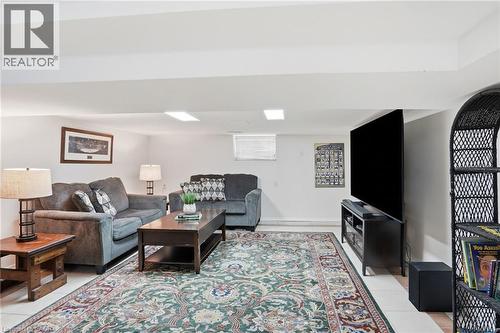17 Tuxedo Avenue S, Hamilton, ON 