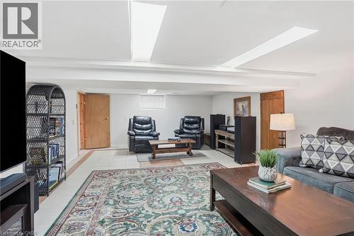 17 Tuxedo Avenue S, Hamilton, ON 
