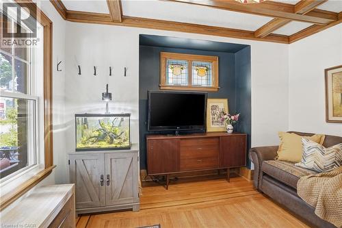17 Tuxedo Avenue S, Hamilton, ON 