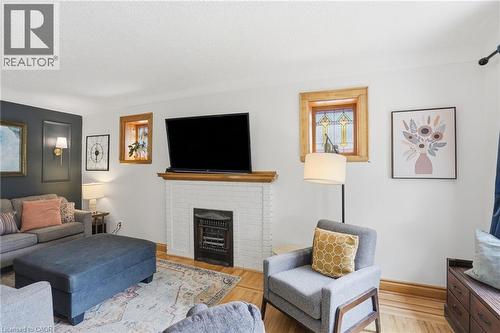 17 Tuxedo Avenue S, Hamilton, ON 