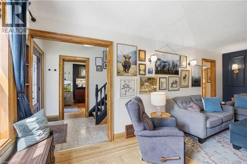 17 Tuxedo Avenue S, Hamilton, ON 