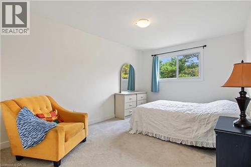 Recessed window with exterior scenery, carpeted flooring, and a ceiling-mounted light fixture - 1444 Upper Ottawa Street Unit# 32, Hamilton, ON 