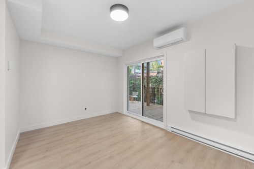 Salon - 6593 Rue Alma, Montréal (Rosemont/La Petite-Patrie), QC 