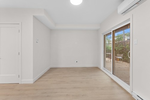 Salon - 6593 Rue Alma, Montréal (Rosemont/La Petite-Patrie), QC 