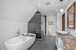 Salle de bains attenante à la CCP - 