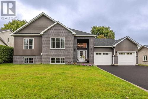 126 Queensgate Blvd, Sault Ste. Marie, ON 