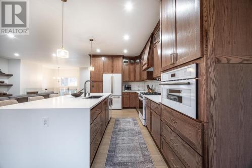 126 Queensgate Blvd, Sault Ste. Marie, ON 