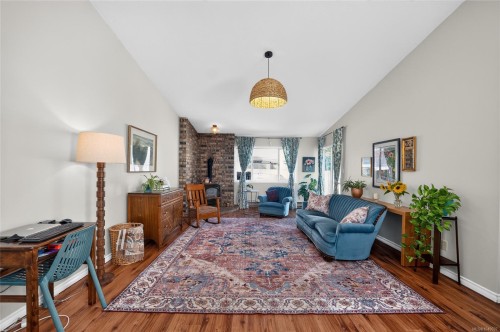 3560 Falcon Dr, Nanaimo, BC 