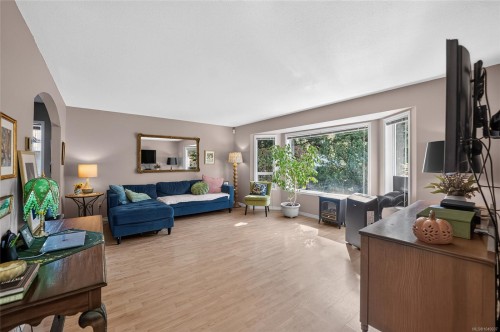 3560 Falcon Dr, Nanaimo, BC 