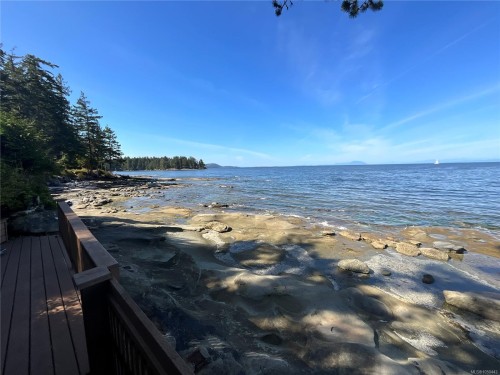 532 Berry Point Rd, Gabriola Island, BC 