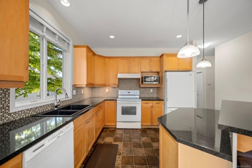 2464 Stirling Cres, Courtenay, BC 