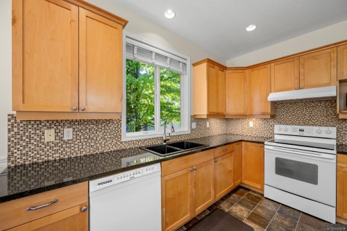 2464 Stirling Cres, Courtenay, BC 