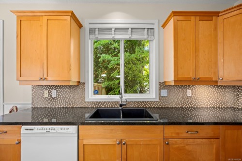 2464 Stirling Cres, Courtenay, BC 