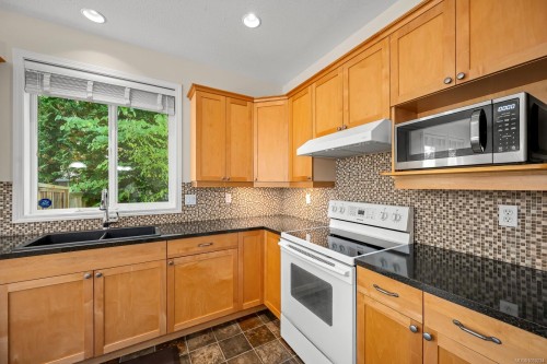 2464 Stirling Cres, Courtenay, BC 