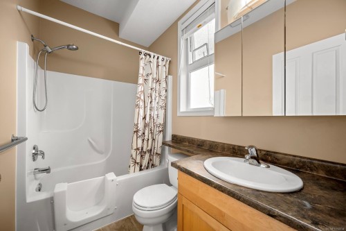 2464 Stirling Cres, Courtenay, BC 