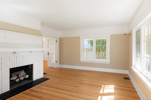 1027 Deal St, Oak Bay, BC 