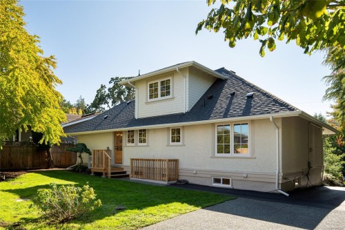 1027 Deal St, Oak Bay, BC 