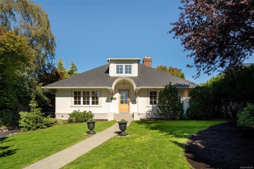 1027 Deal St, Oak Bay, BC 
