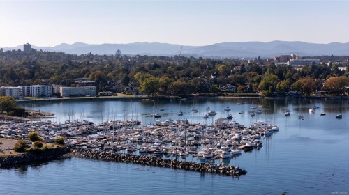 1027 Deal St, Oak Bay, BC 