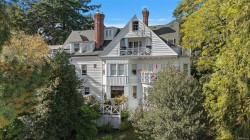 #5-1715 Rockland Ave Victoria, BC V8S 1W6