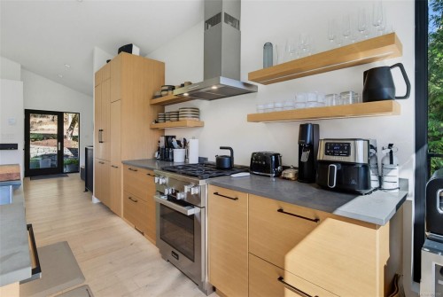 685 Lost Lake Rd, Highlands, BC 