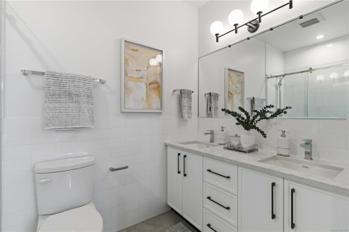 #2-2312 Orchard Ave, Sidney, BC 