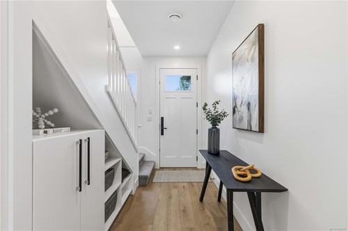#2-2312 Orchard Ave, Sidney, BC 